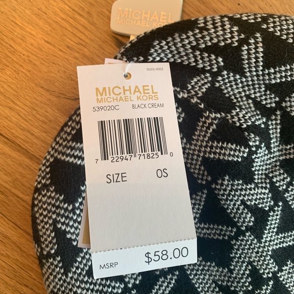 Michael Kors Monogram Reversible Beanie Black White Womens os NWT - Picture 7 of 7